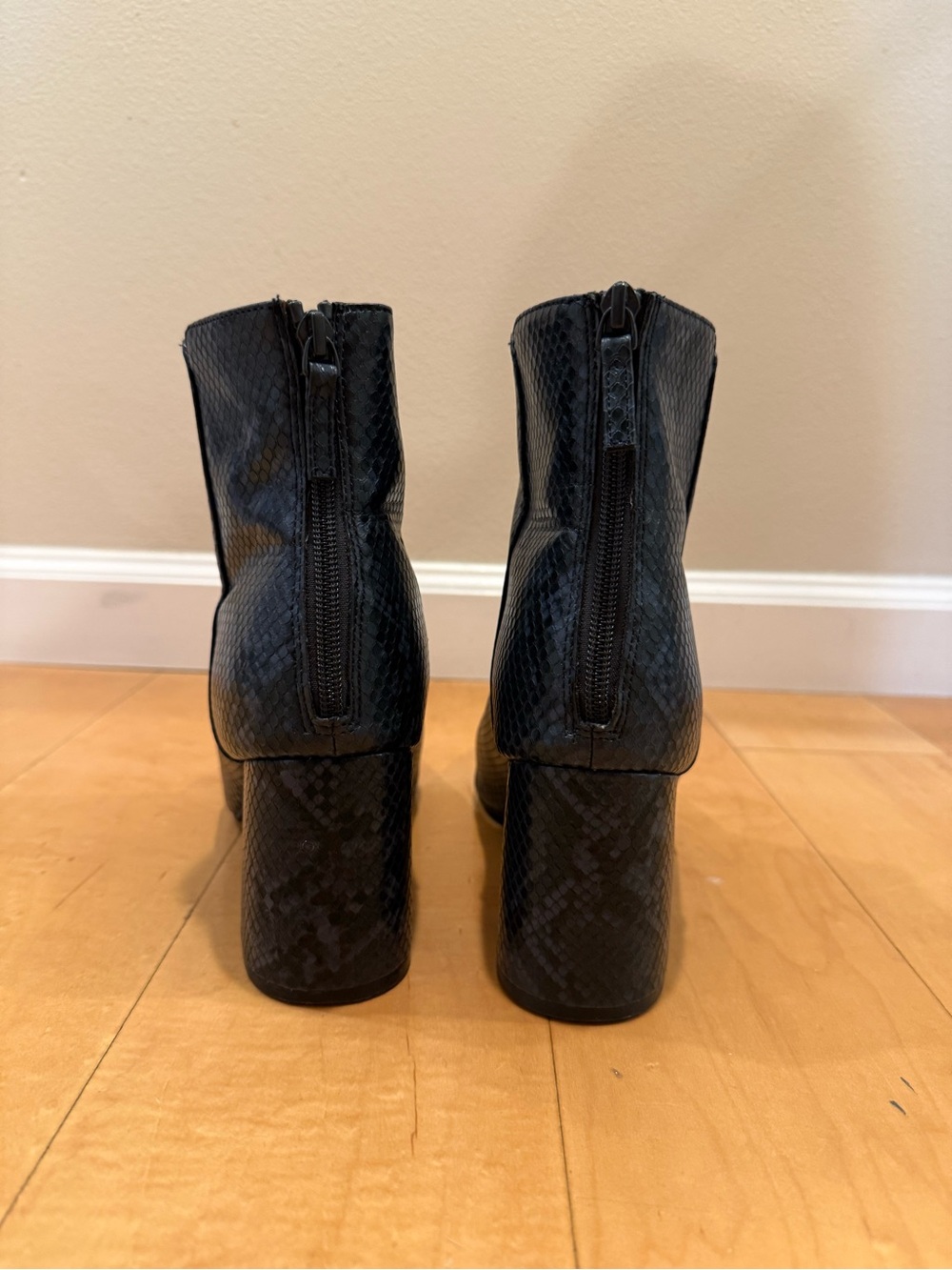 Old Navy Black Snake-Print Block Heel Ankle Booties - Picture 4 of 4